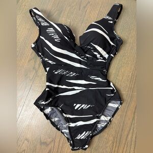 Miraclesuit Escape One Piece Swimsuit 14 NWOT